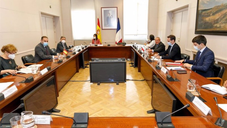 Imagen de la reunión entre el Gobierno español y el francés. | MINISTERIO DE TRANSPORTES ep imagen de la reunion entre el gobierno espanol y el frances
