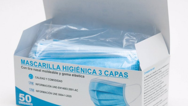 ep imagen de un pack de mascarillas higienicas de tres capas
