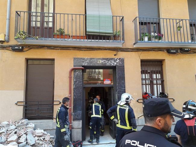 Imagen del edificio de Chamberí donde se han derrumbado las pasaleras | EMERGENCIAS MADRID ep imagenedificiochamberi dondehan derrumbadopasaleras