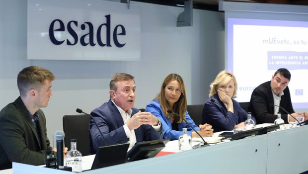 ep joan sole alumno de esade esteve almirall profesor del departamento de operaciones innovacion y