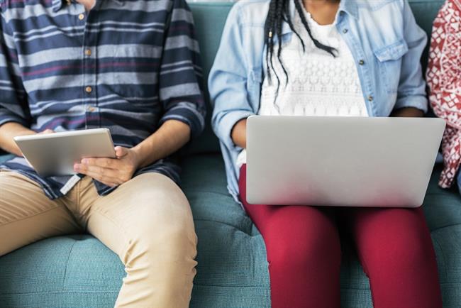 ep jovenes sentados sedentarismo usotecnologias