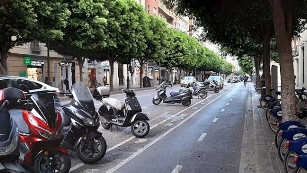 ep la centrica calle de colon de valencia vacia por el avance del coronavirus y tras la declaracion