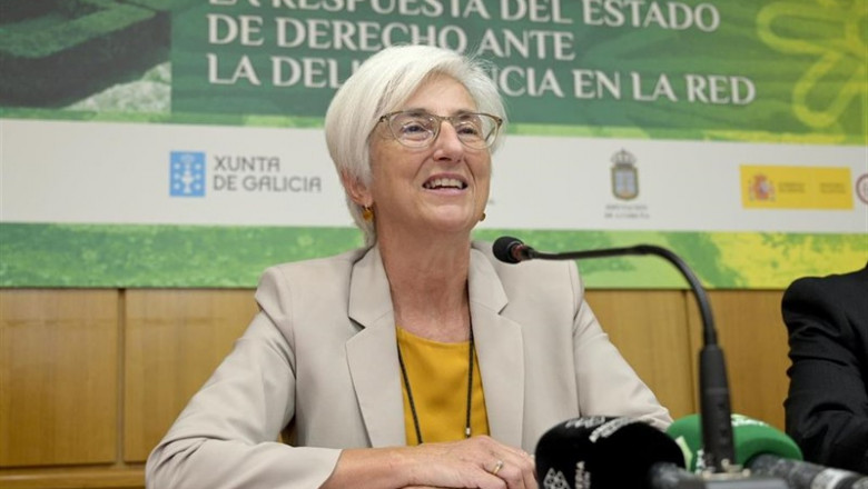 La fiscal general de l'Estat, María José Segarra, ofereix declaracions als mitjans de comunicació durant la seva visita a l'Escola d'Estiu del Ministeri Fiscal, a Bergondo (la Corunya), 19 de setembre del 2019 | M. Dylan - Europa Press ep la fiscal general de lestat maria jose segarra ofereix declaracions als mitjans de comunicacio
