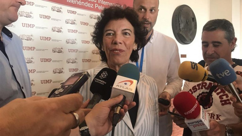 La portavoz del Gobierno y ministra de Educación en funciones, Isabel Celaá, atiende a los medios en la Universidad Internacional Menéndez Pelayo | EUROPA PRESS ep la portavozgobiernoministraeducacionfunciones isabel celaa atiendelos mediosla universidad internacional menendez pelayo
