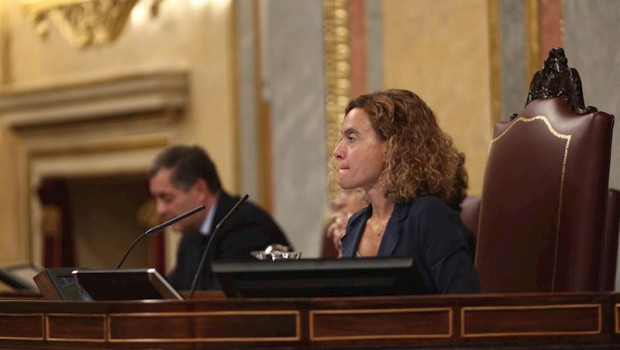 ep la presidenta del congreso meritxell batet en una sesion de control al fondo el secretario