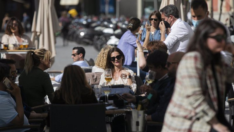 Personas en la terraza de un bar en Sevilla (Andalucía, España), | María José López - Europa Press ep personas en la terraza de un bar en sevilla andalucia espana