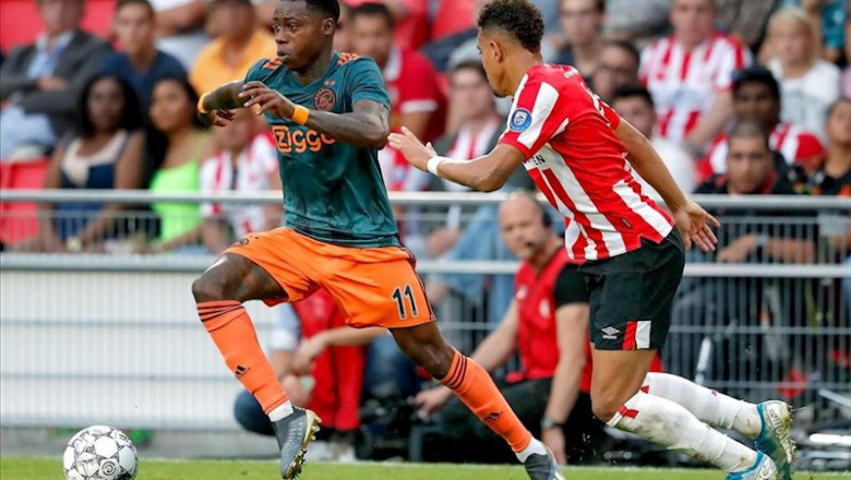 ep quincy promes conduce la pelota durante el partido entre el psv y el ajax de la eredivisie ep quincy promes conduce la pelota durante el partido entre el psv y el ajax de la eredivisie