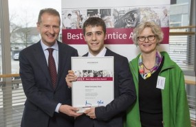 ep un joven trabajadorvolkswagen navarra elegidolos mejores aprendices