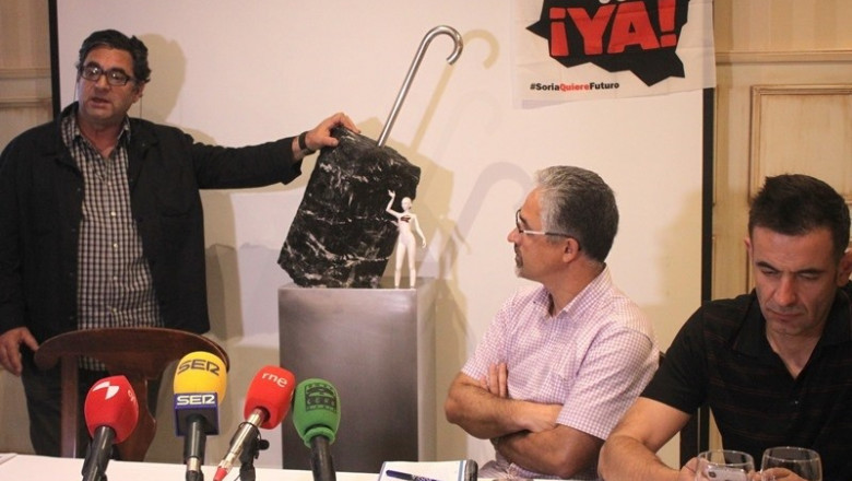 ep una excalibur en formabaston lucira como simbolola espana vaciadadepromesascumplir