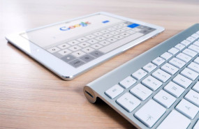 ep una tableta con el buscador de google abierto