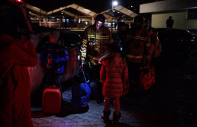 ep voluntarios ayudan a refugiados ucranianos al llegar a la estacion de tren de przemysl polonia ep voluntarios ayudan a refugiados ucranianos al llegar a la estacion de tren de przemysl polonia