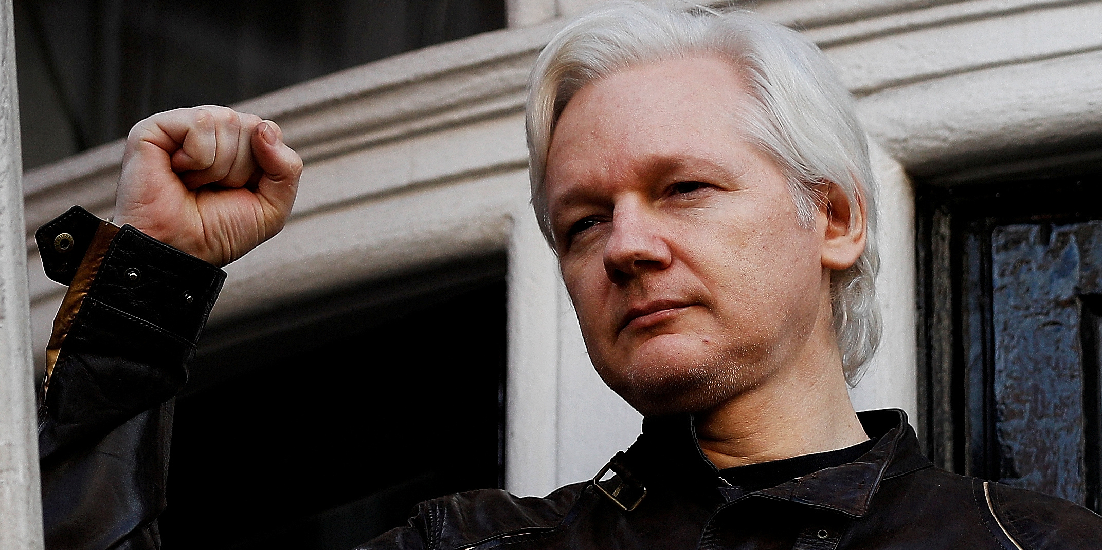 julian-assange-arrete-par-la-police-britannique-a-londres