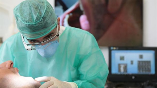 ep aplicacion pioneraimplantologia dentalgoogle glass