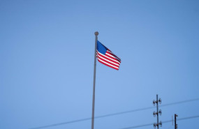 ep archivo   bandera de estados unidos en el consulado de estados unidos a 17 de abril de 2025 en