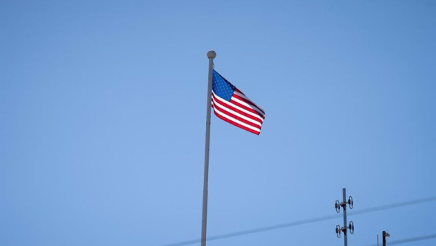 ep archivo   bandera de estados unidos en el consulado de estados unidos a 17 de abril de 2025 en