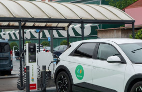 ep archivo   carga de vehiculos electricos consecuencia de un acuerdo entre eroski e iberdrola