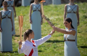 ep ceremonia de encendido de la antorcha olimpica de tokyo 2020 en el templo de hera de la antigua