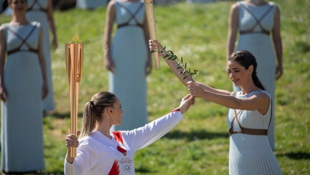 ep ceremonia de encendido de la antorcha olimpica de tokyo 2020 en el templo de hera de la antigua