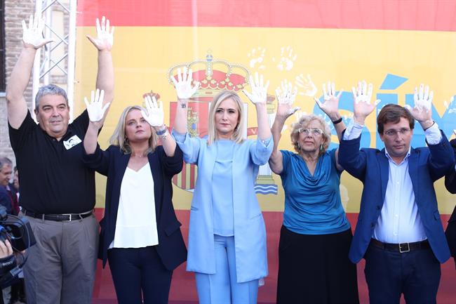 Cifuentes y Carmena en el homenaje a Miguel Ángel Blanco en la Plaza de la Villa | EUROPA PRESS ep cifuentescarmenahomenajemiguel angel blancola plazala villa