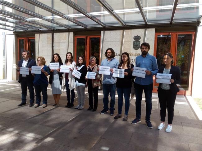 Diputados de En Marea y del BNG se concentran contra las detenciones en Cataluña | EUROPA PRESS ep diputadosen mareadel bngconcentranlas detencionescataluna