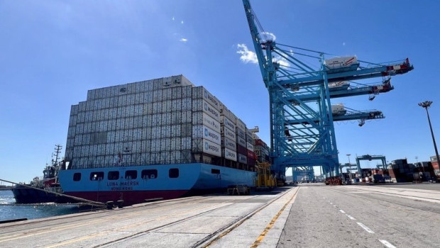 ep el buque luna maersk lleno de contenedores en algeciras