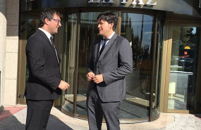 ep el consejero de ciencia del principado borja sanchez acude al tanatorio de la paz por el