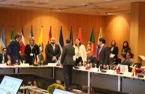 ep el jefe de gobierno andorrano xavier espot saluda la ministra de industria comercio y turismo