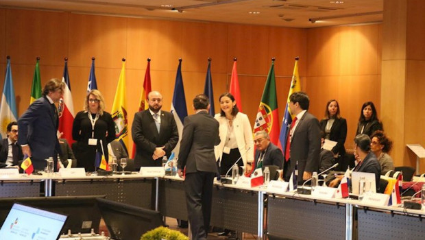 ep el jefe de gobierno andorrano xavier espot saluda la ministra de industria comercio y turismo