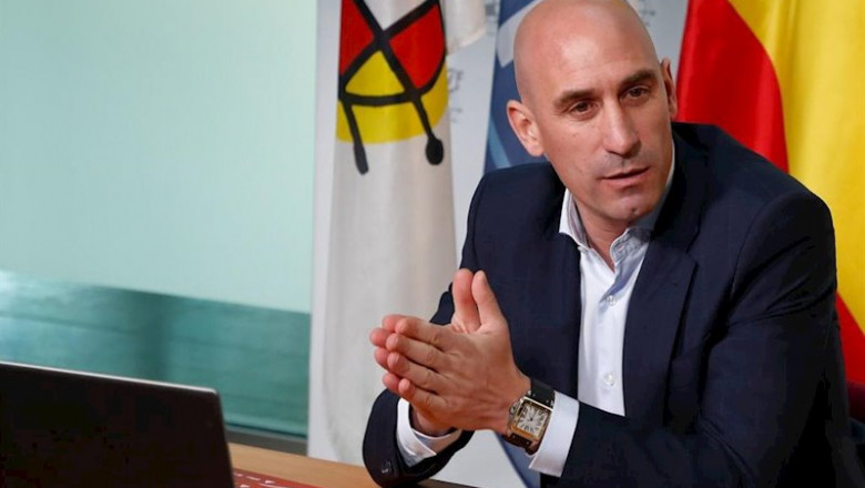 ep el presidente de la rfef luis rubiales comparece para anunciar las medidas adoptadas por el ep el presidente de la rfef luis rubiales comparece para anunciar las medidas adoptadas por el