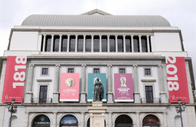 ep fachada del teatro real durante el primer dia de la cuarta semana de estado de alarma decretado
