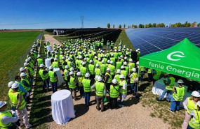 ep fenie energia muestra su apuesta por la generacion renovable en una visita al parque fotovoltaico