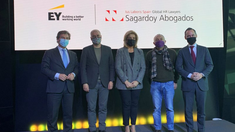 Foto de familia del Instituto EY-Sagardoy, este viernes, 26 de noviembre de 2021, en Madrid. | EY ep foto de familia del instituto ey sagardoy este viernes 26 de noviembre de 2021 en madrid