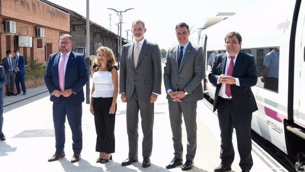 ep i d el alcalde de merida antonio rodriguez osuna la ministra de transportes movilidad y agenda