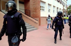 ep la policia nacional requisa urnasla escuela aiguamarinabarcelona