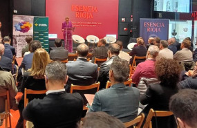 ep la presidenta de la doca rioja raquel perez cuevvas interviene en la asamblea de socios de grupo