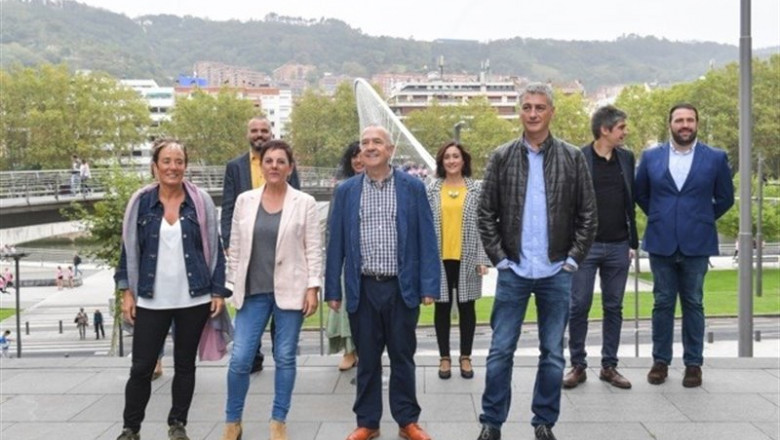 Loa cabezas de lista al Congreso y al Senado por EH Bildu en el acto de presentación de las candidaturas en Bilbao | EH BILDU ep loa cabezas de lista al congreso y al senado por eh bildu en el acto de presentacion de las