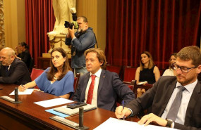 ep los diputados de vox con jorge campos en el centro en sus escanos en el parlament durante la