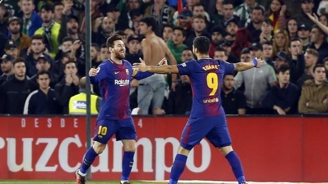 Messi y Suárez celebran un gol en el Betis - Barcelona | LALIGA ep messisuarez celebrangolbetis - barcelona