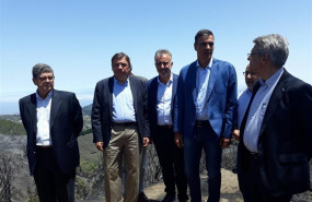 ep presidentegobiernofunciones pedro sanchez 4i ministroagriculturafunciones luis planas 2i ypresidentecanarias angel victor torres durantevisitala zonaincendiogran canaria