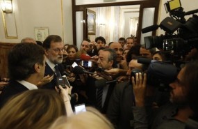 ep rajoy atiendelos medioslos pasilloscongreso