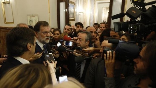 ep rajoy atiendelos medioslos pasilloscongreso