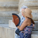 ep una mujer se abanica durante la ola de calor a 30 de junio de 2025 en madrid espana ep una mujer se abanica durante la ola de calor a 30 de junio de 2025 en madrid espana