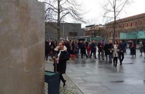 ep uxue barkos realizaofrenda floralmonumentolas victimaseta
