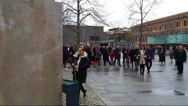 ep uxue barkos realizaofrenda floralmonumentolas victimaseta