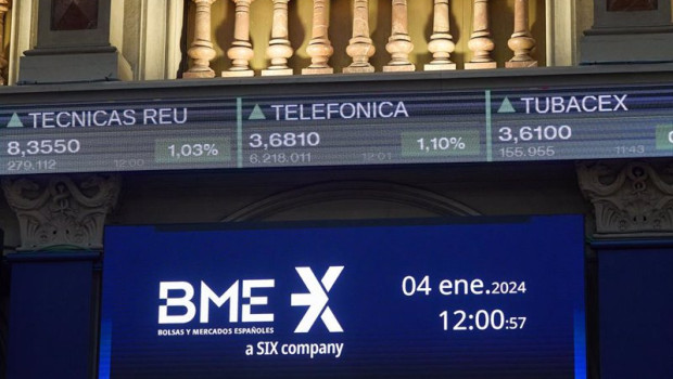 ep varios paneles del ibex 35 en el palacio de la bolsa a 4 de enero de 2024 en madrid espana